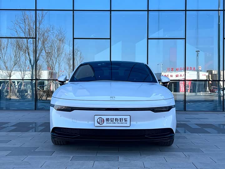 Фото 2 - Zeekr 007