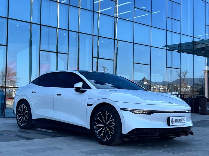 Фото 3 - Zeekr 007