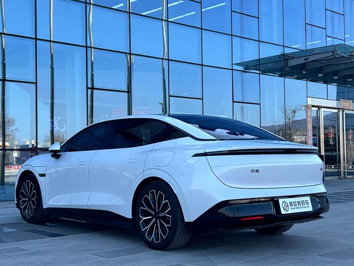 Фото 4 - Zeekr 007