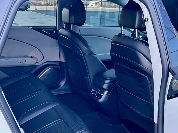 Фото 8 - Zeekr 007