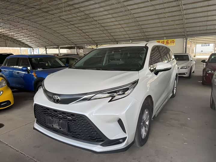 Фото 1 - Toyota Granvia