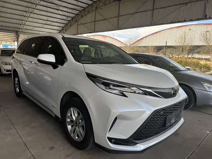 Фото 2 - Toyota Granvia