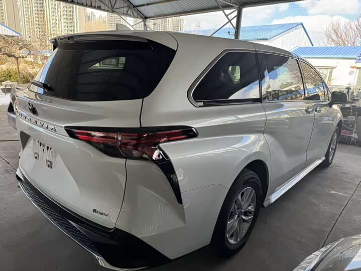 Фото 5 - Toyota Granvia