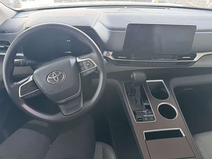 Фото 6 - Toyota Granvia