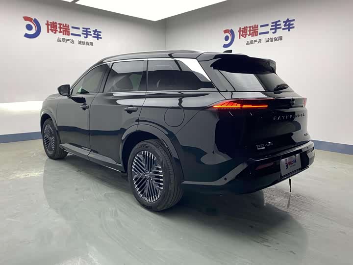 Фото 5 - Nissan Pathfinder