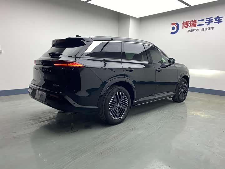 Фото 7 - Nissan Pathfinder