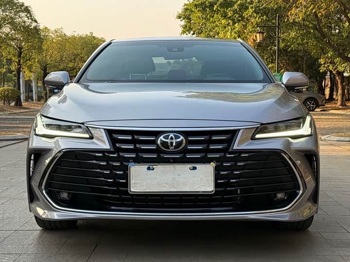 Фото 2 - Toyota Avalon