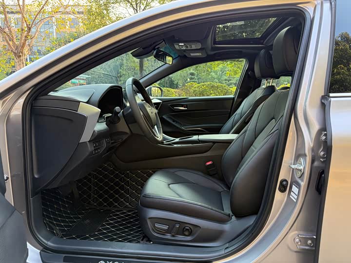 Фото 4 - Toyota Avalon