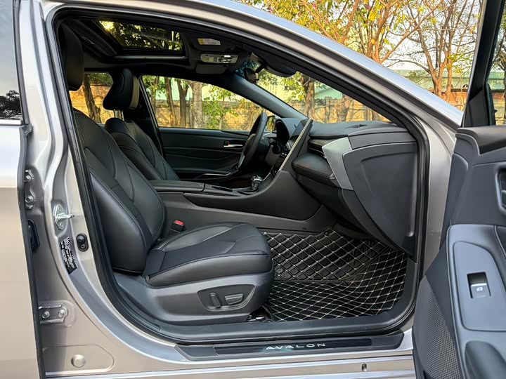 Фото 8 - Toyota Avalon