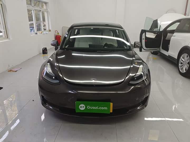 Фото 3 - Tesla Model 3