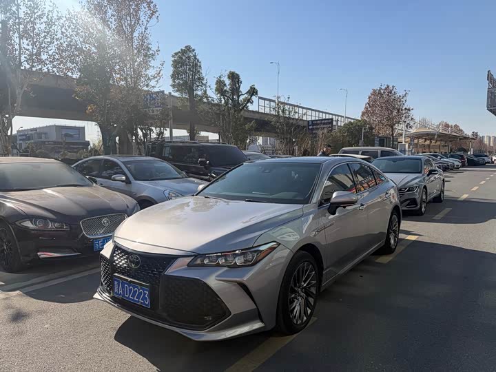 Фото 1 - Toyota Avalon