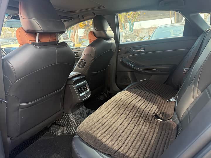 Фото 5 - Toyota Avalon