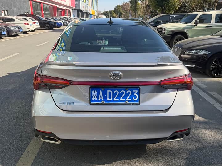 Фото 6 - Toyota Avalon