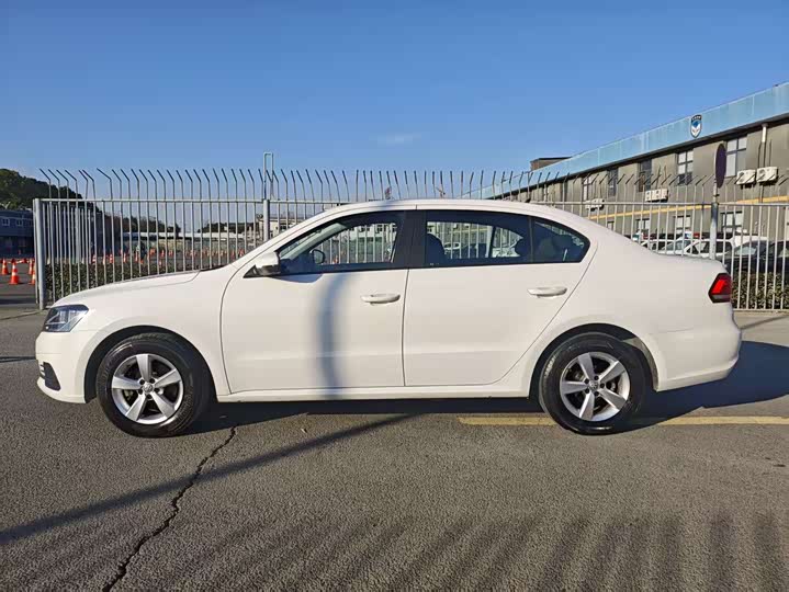 Фото 4 - Volkswagen Lavida