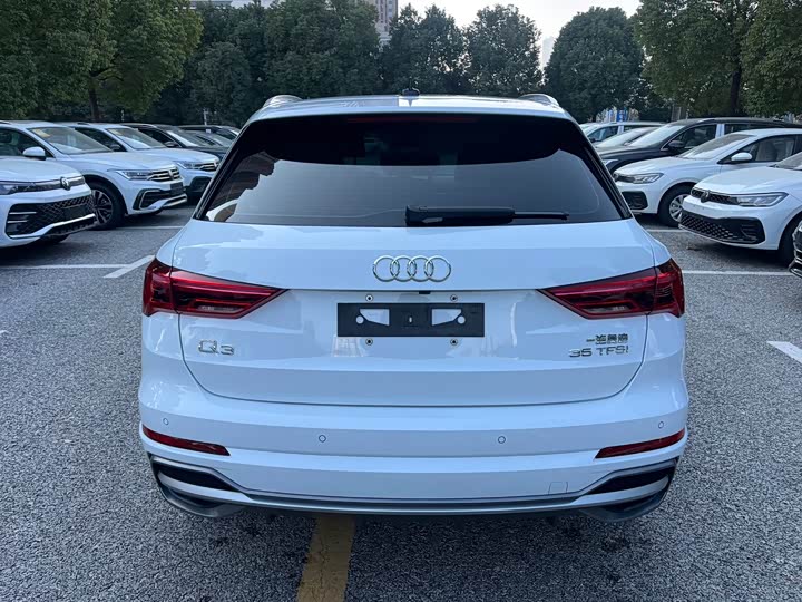 Фото 8 - Audi Q3