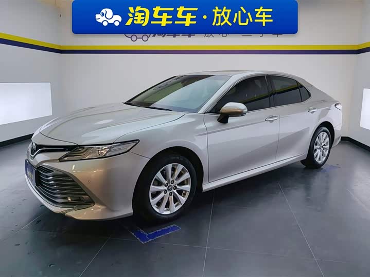 Фото 1 - Toyota Camry