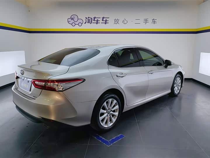 Фото 3 - Toyota Camry