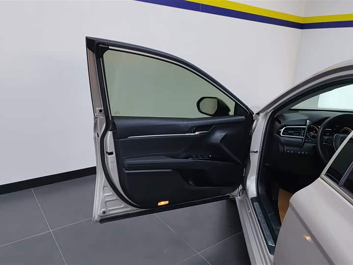 Фото 7 - Toyota Camry