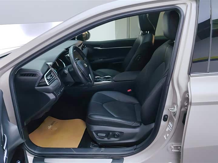 Фото 9 - Toyota Camry