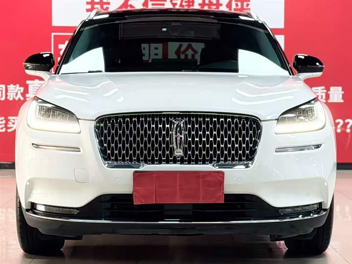 Фото 2 - Lincoln Corsair