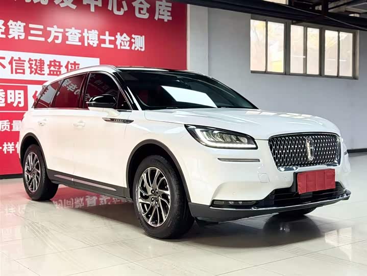 Фото 3 - Lincoln Corsair