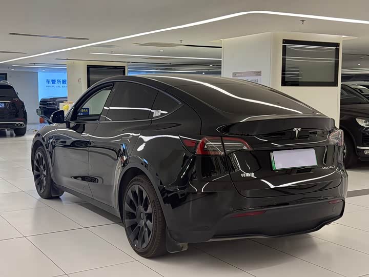 Фото 9 - Tesla Model Y