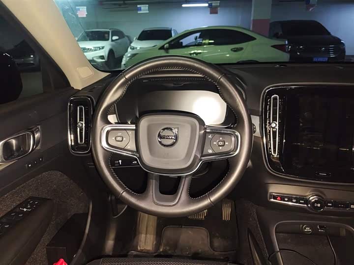 Фото 3 - Volvo XC40