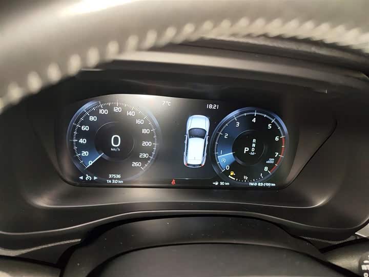 Фото 4 - Volvo XC40