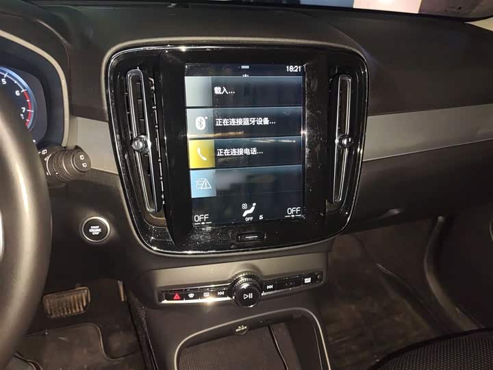 Фото 6 - Volvo XC40