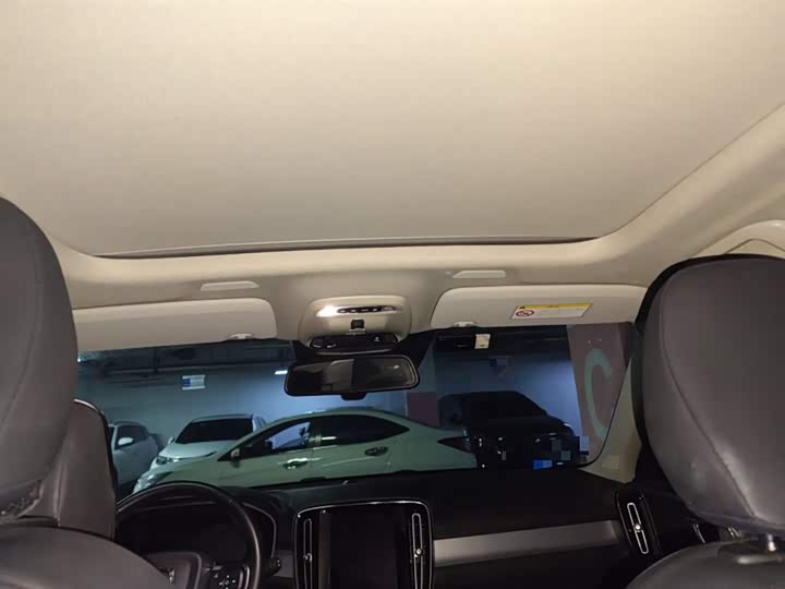 Фото 9 - Volvo XC40