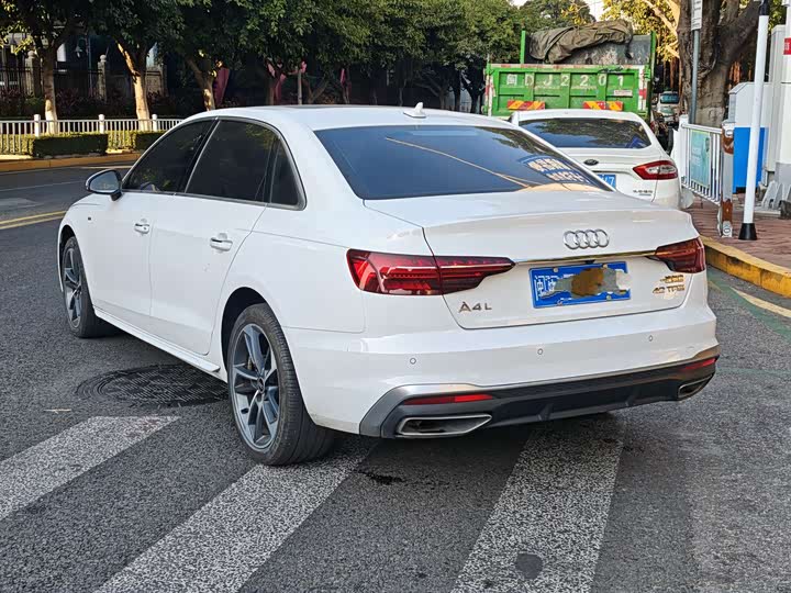 Фото 6 - Audi A4L