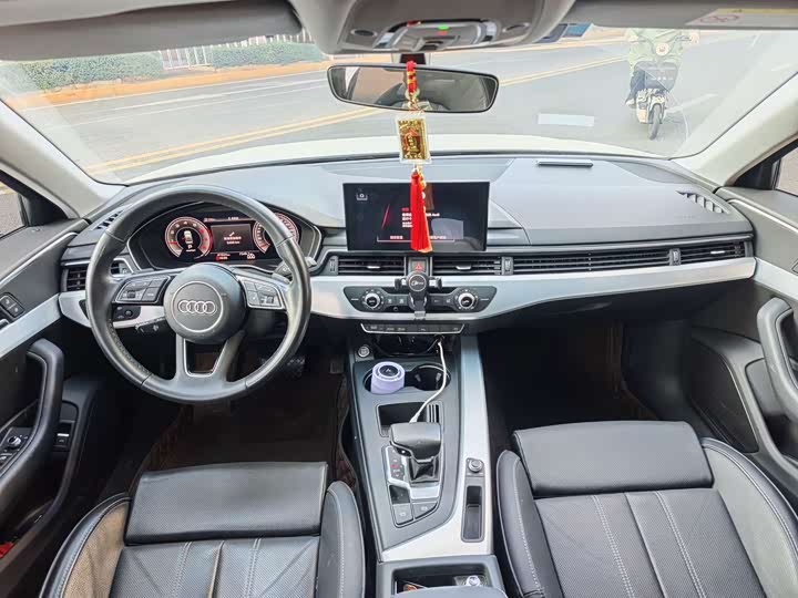 Фото 8 - Audi A4L