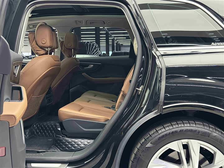 Фото 7 - Audi Q7