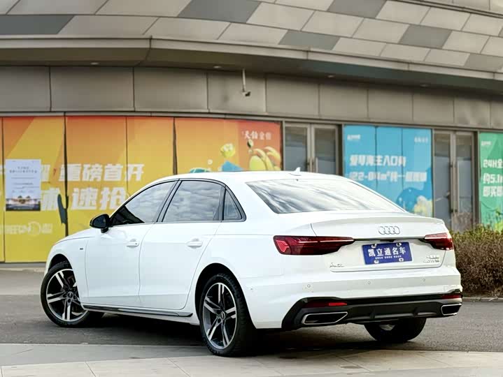 Фото 4 - Audi A4L