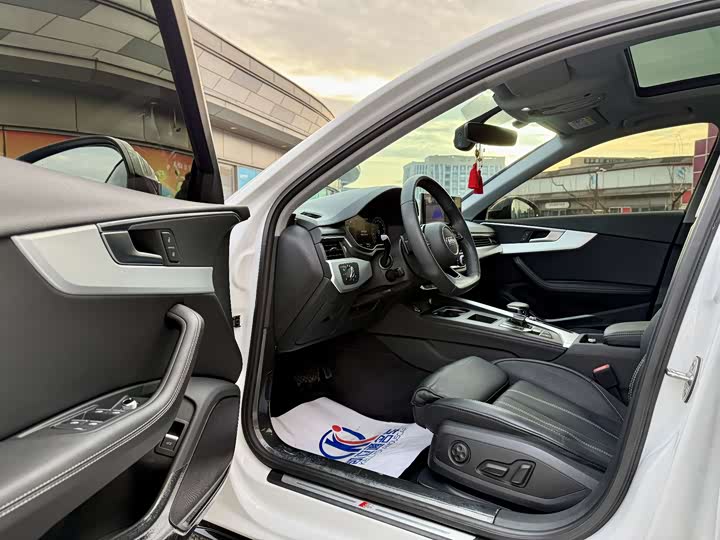 Фото 6 - Audi A4L