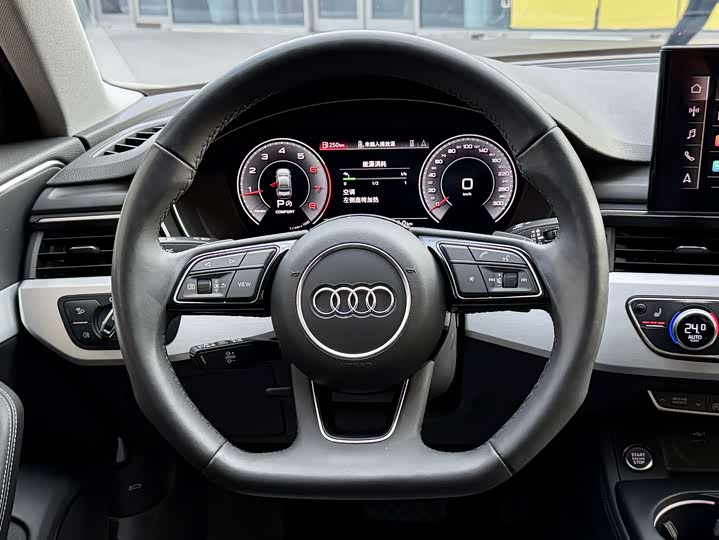 Фото 7 - Audi A4L