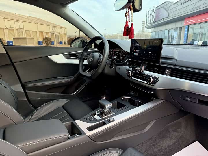 Фото 9 - Audi A4L