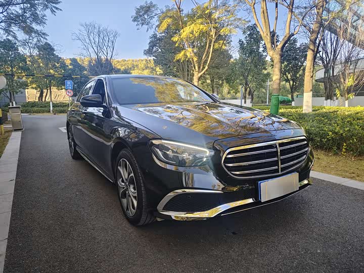 Фото 3 - Mercedes-Benz E-Class