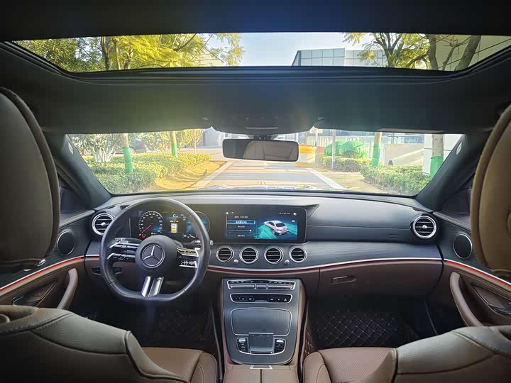 Фото 5 - Mercedes-Benz E-Class