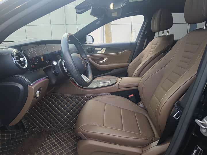 Фото 8 - Mercedes-Benz E-Class