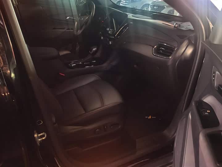 Фото 8 - Chevrolet Equinox