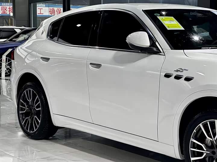 Фото 3 - Maserati Grecale