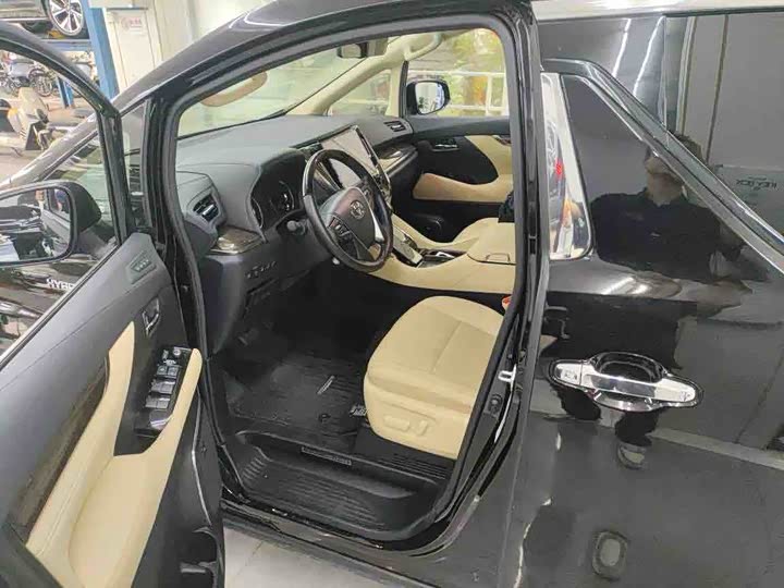 Фото 5 - Toyota Vellfire