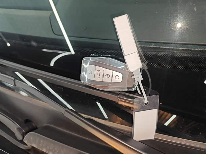 Фото 9 - Geely Monjaro