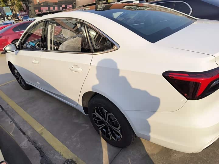 Фото 5 - Roewe i6 Max EV