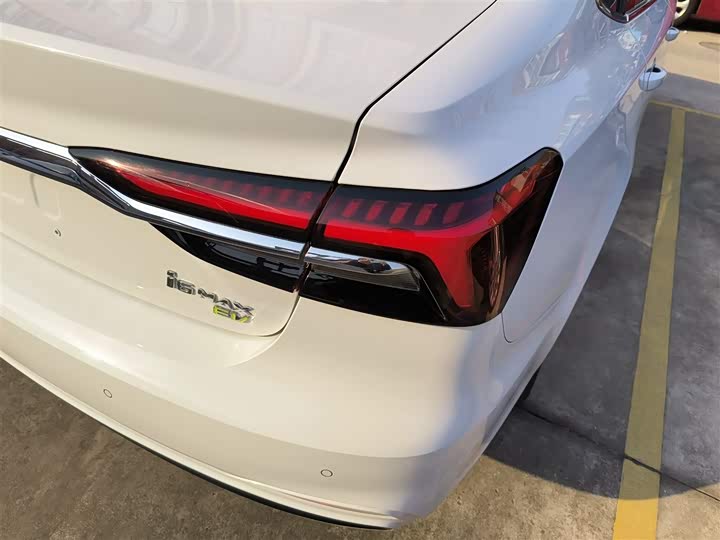 Фото 8 - Roewe i6 Max EV