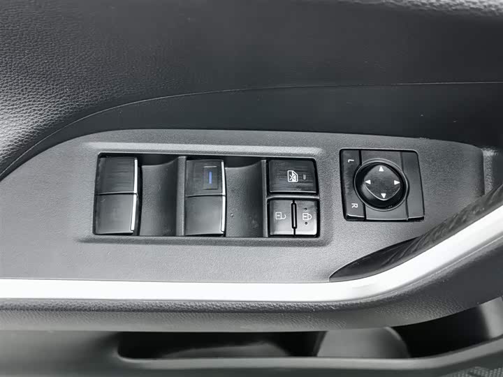 Фото 9 - Toyota Wildlander