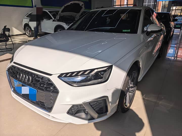 Фото 1 - Audi A4L