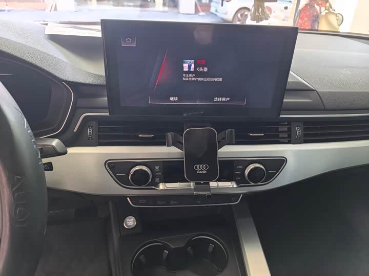 Фото 4 - Audi A4L