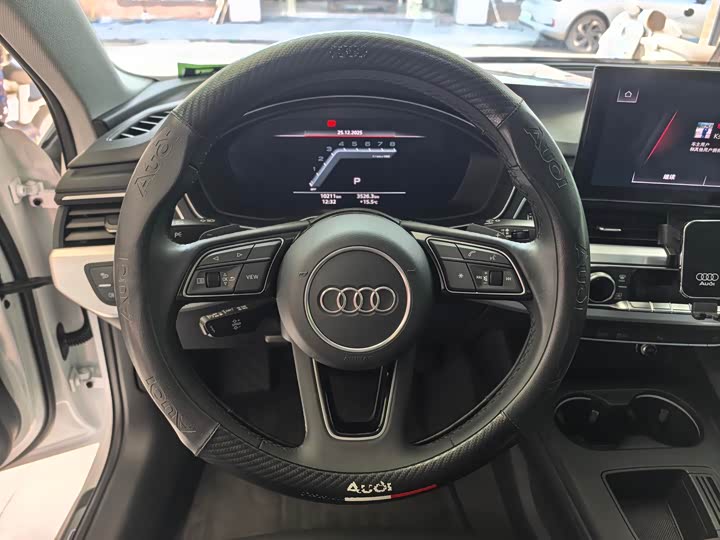 Фото 5 - Audi A4L